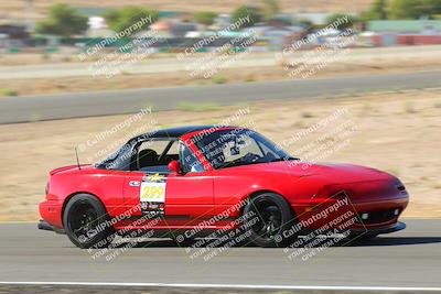 media/Oct-01-2022-Team Topak Racing (Sat) [[f860fb51be]]/2-Inter Low 2/session 1 turn 3/